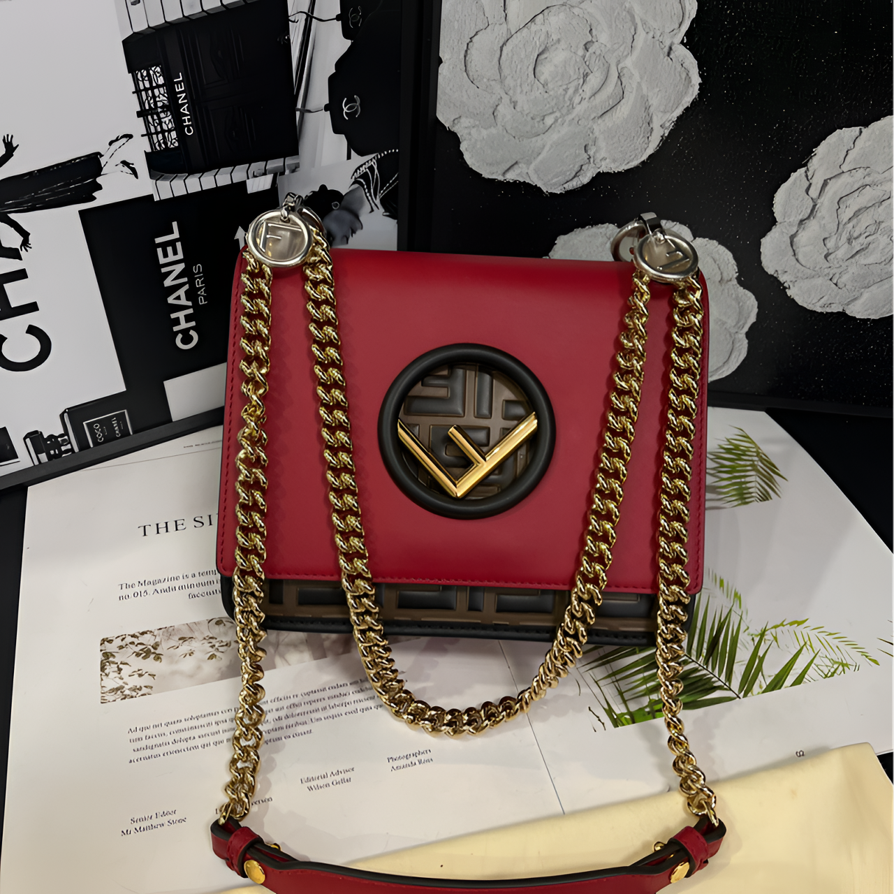 95新 FENDI/芬迪 老花拼红色Kan I斜挎包B1724