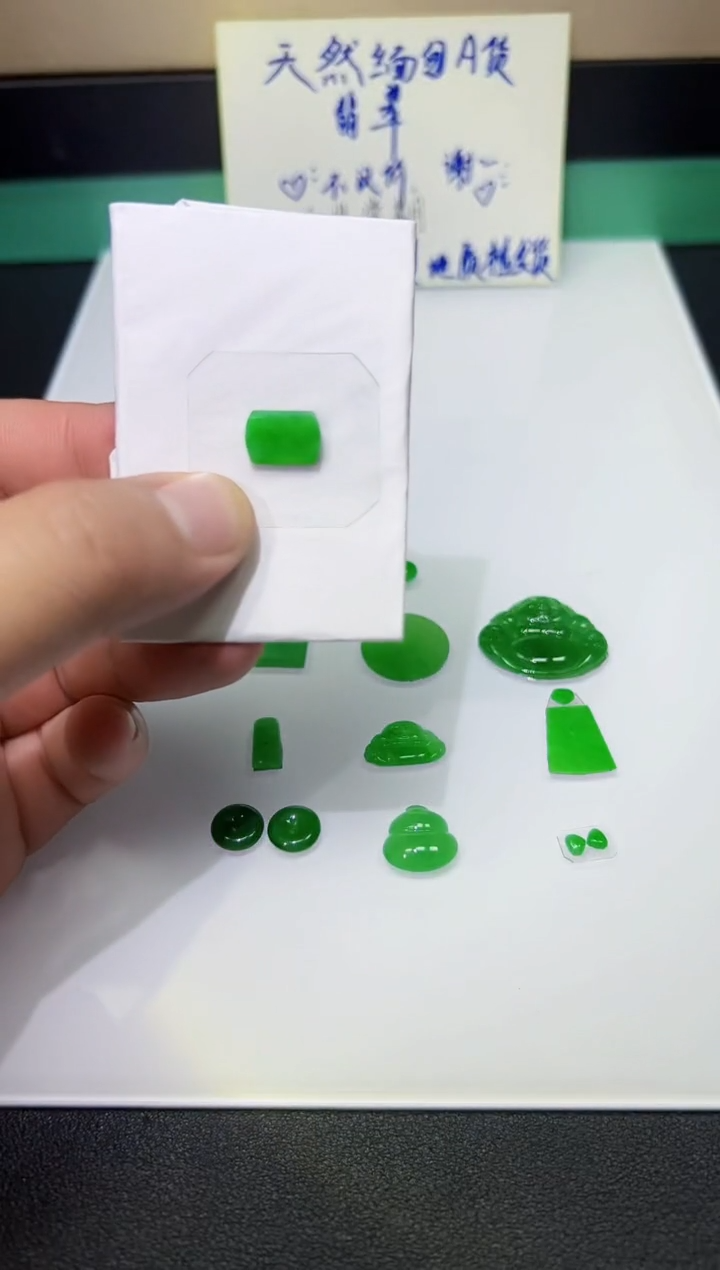 裸石翡翠天然缅甸A货翡翠一件