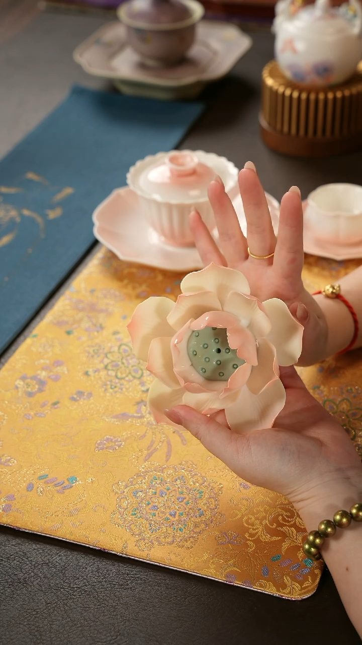 青云茶斋陶瓷茶具莲花香插摆件