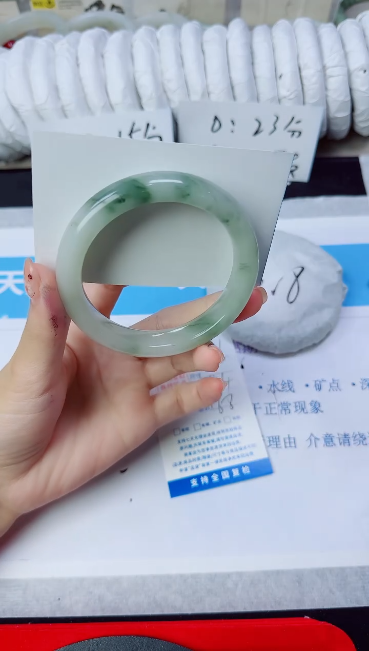 石英质玉手镯未镶嵌376/58.4