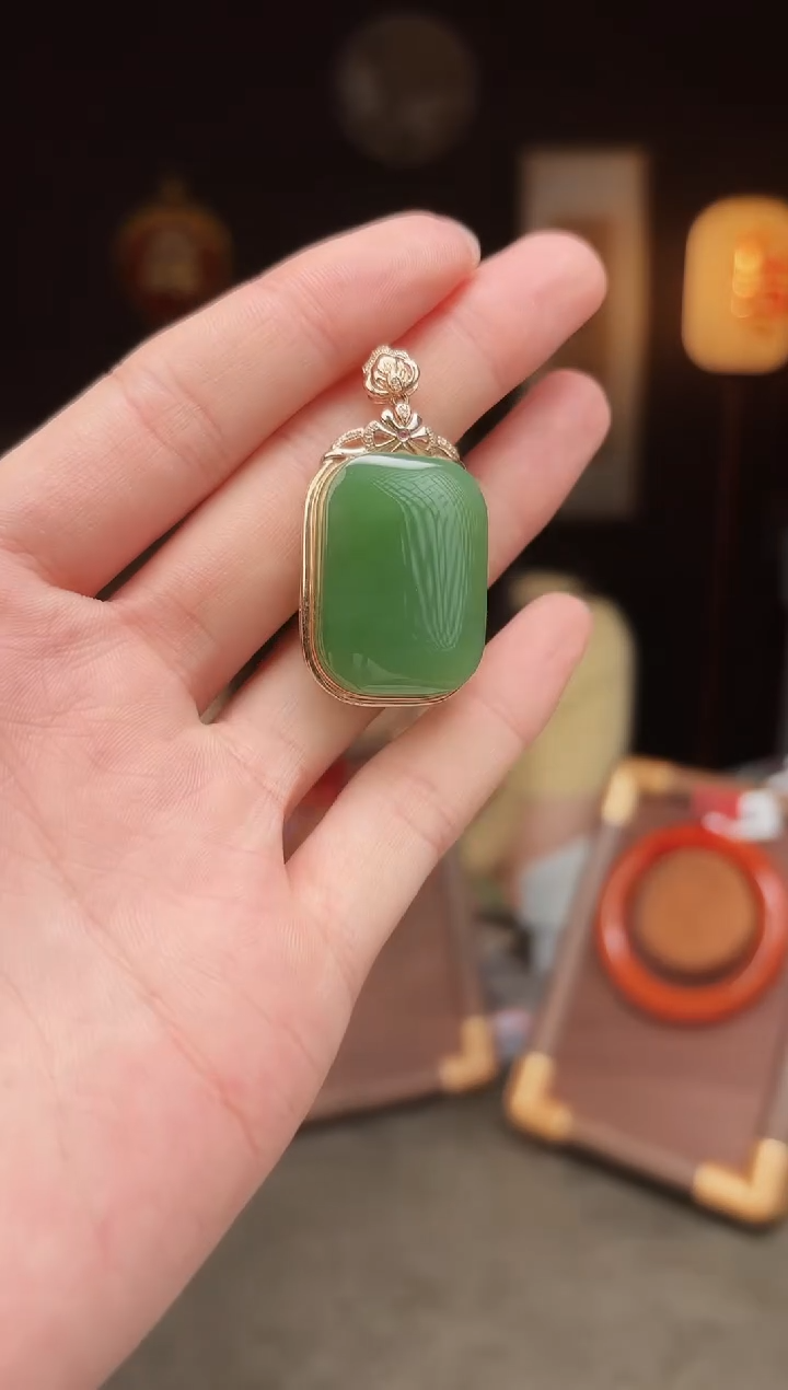 和田玉18K金镶嵌挂件zp63 碧玉无事牌