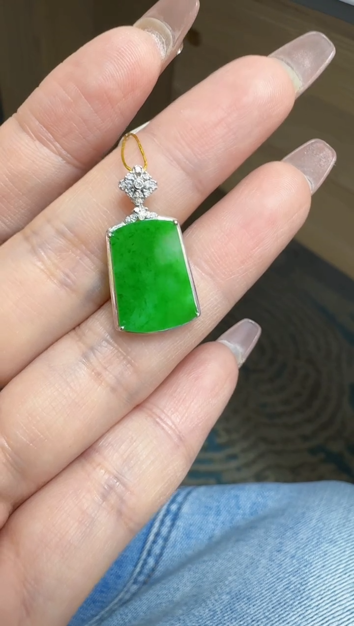 【闪购商品】翡翠吊坠(不含链)18K金镶嵌缅甸翡翠A货挂件