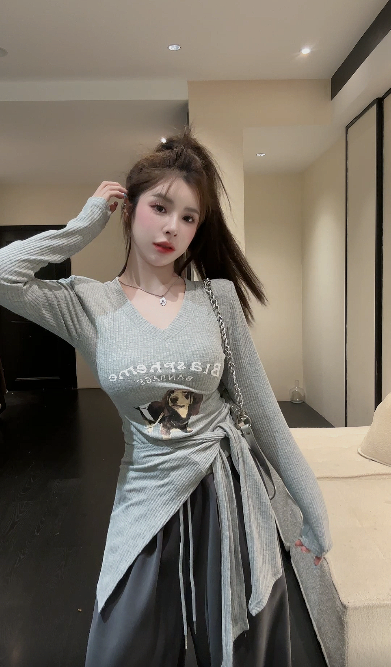 【HuiHui】设计卡通修身型长袖T恤小众韩版短款带垫肩（D0154）