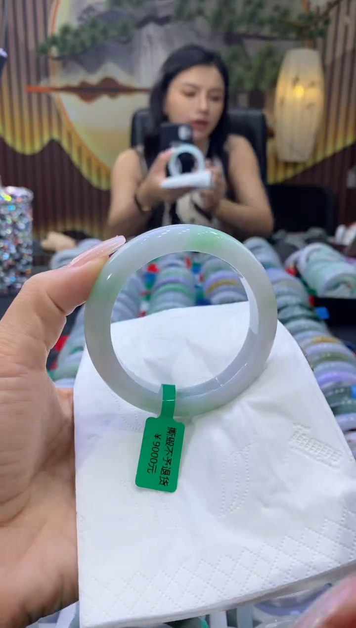 翡翠手镯未镶嵌多人01189