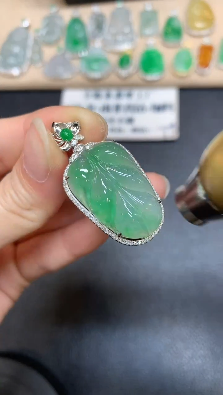 【闪购商品】翡翠颈饰18K金镶嵌树叶【无服务费