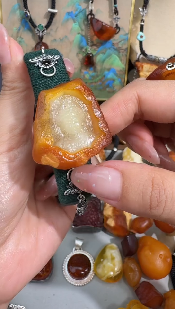未镶嵌琥珀裸石小*明琥珀