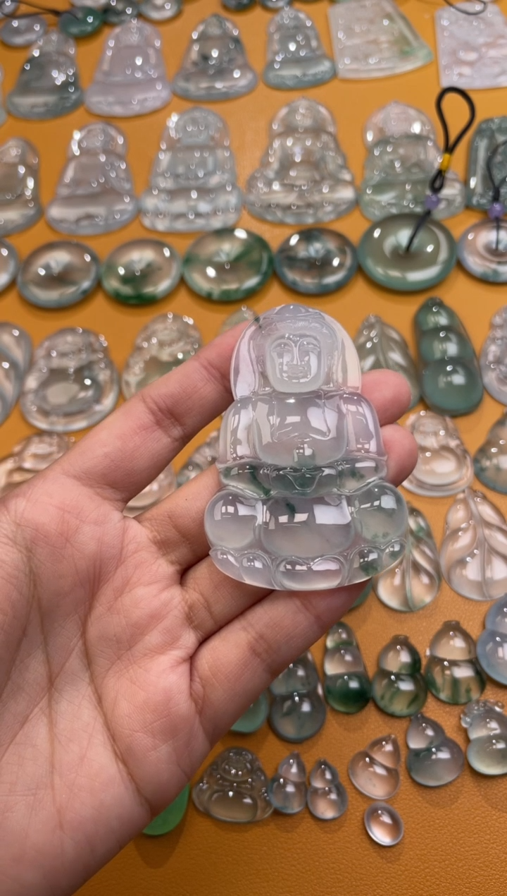 【闪购商品】翡翠吊坠(不含链)未镶嵌观音66.2 43.6 6