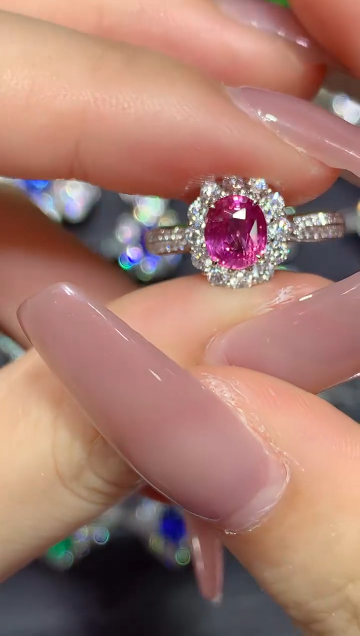 戒指彩色蓝宝石18K金镶嵌1.2CT