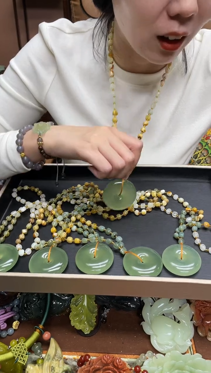 未镶嵌岫玉吊坠多样性发货发其中之一