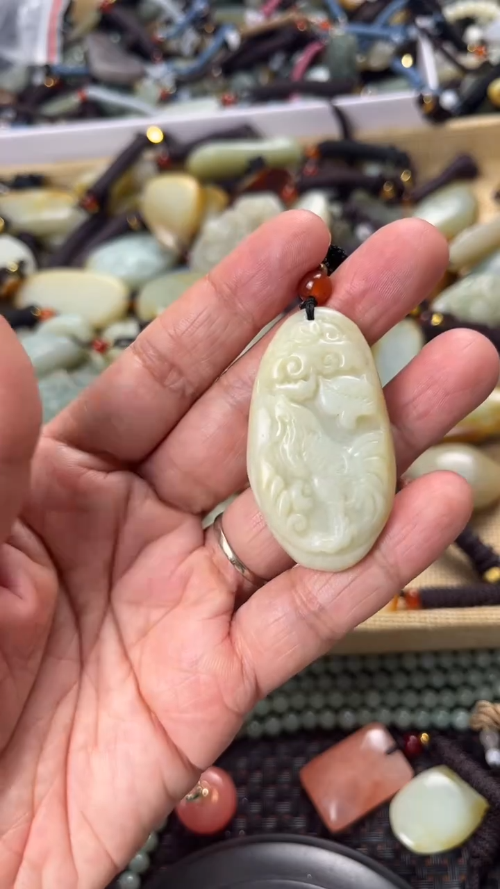 【闪购商品】和田玉颈饰未镶嵌多样性发货没有证书拍一发一有瑕