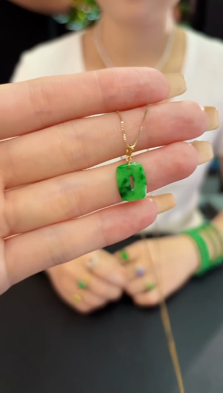 翡翠18K金镶嵌吊坠(不含链)小**? 缅料A货/支持复检/一件