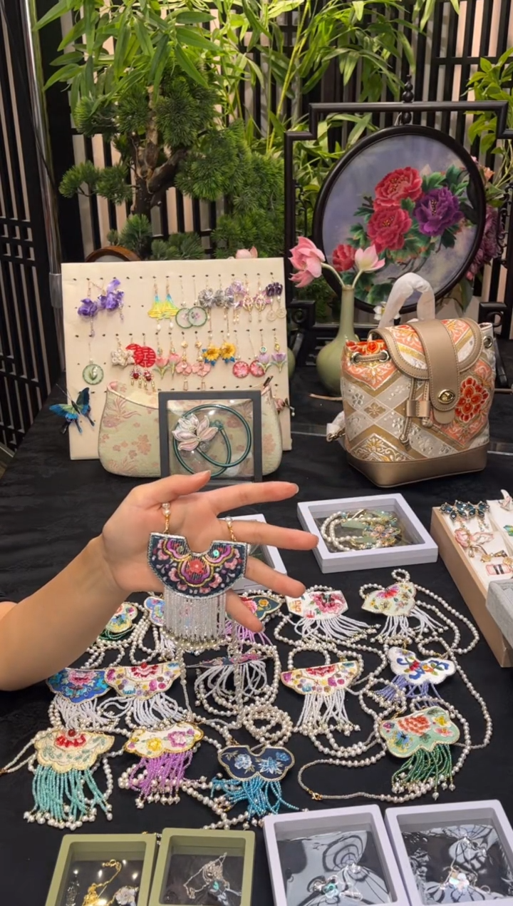 织绣?非遗苏绣手工饰品