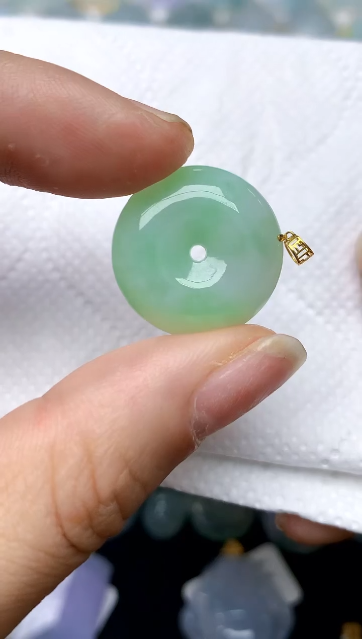 翡翠18K金镶嵌颈饰天然A货翡翠