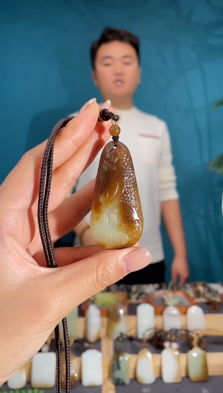 颈饰未镶嵌和田玉1
