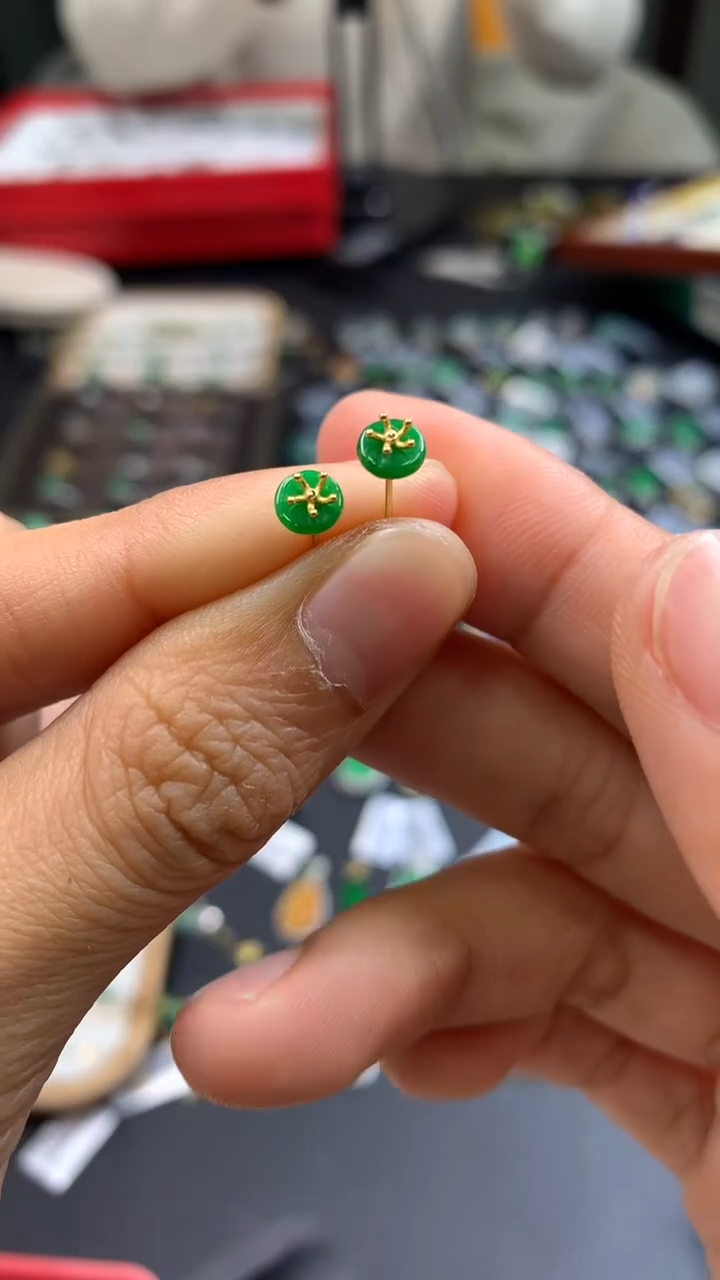 颈饰18K金镶嵌翡翠17901