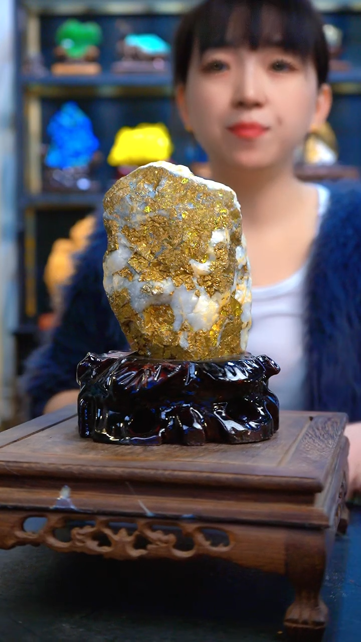 石材颜色漂亮，造型奇特