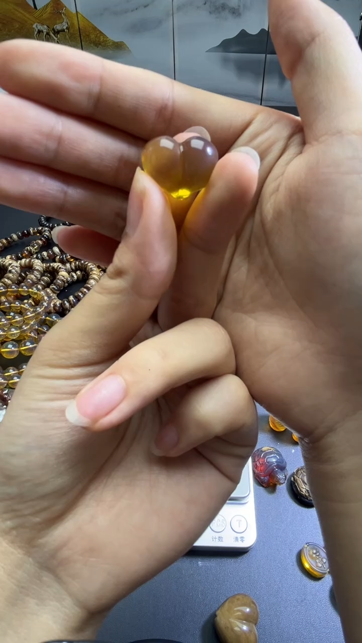 裸石琥珀未镶嵌37