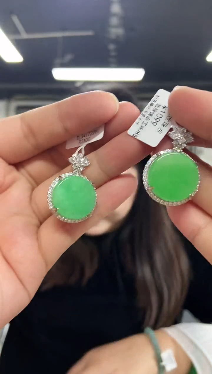 【闪购商品】翡翠颈饰未镶嵌多样性发其一，颜色微差