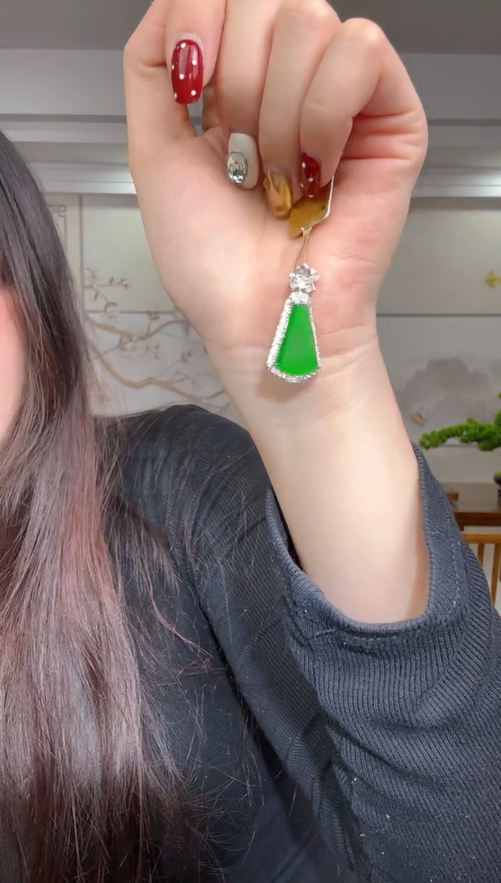 【闪购商品】翡翠颈饰18K金镶嵌无事牌