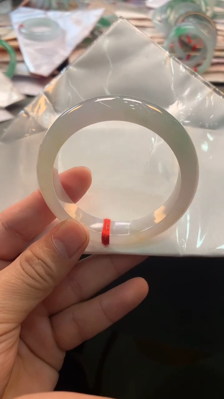 【闪购商品】翡翠手镯未镶嵌手镯