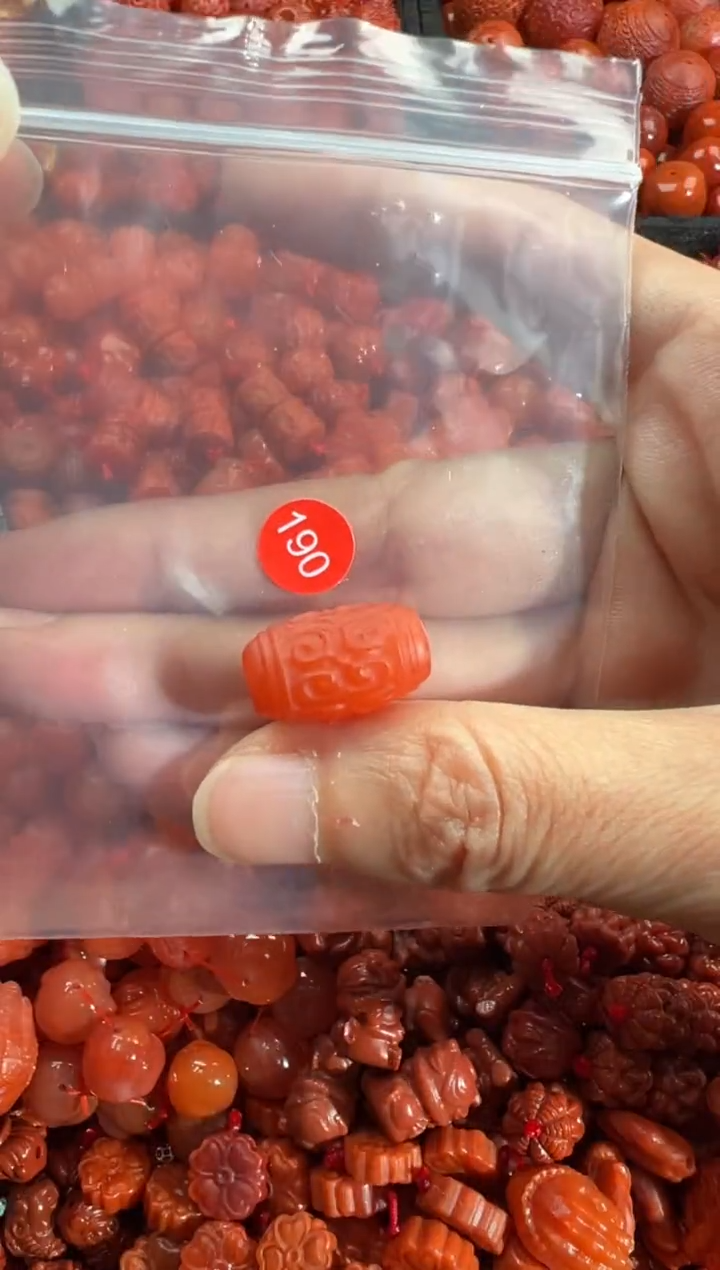 南红玛瑙未镶嵌颈饰1