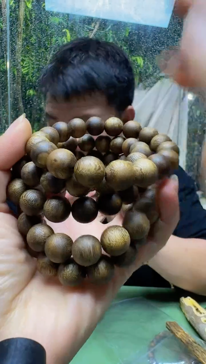 沉香碎屑沉香➕透顶绿圆珠1.2*10多样性发1