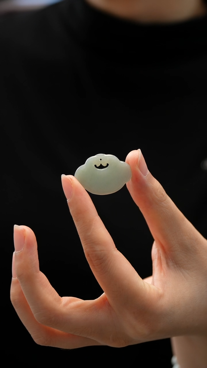 颈饰未镶嵌翡翠如意锁