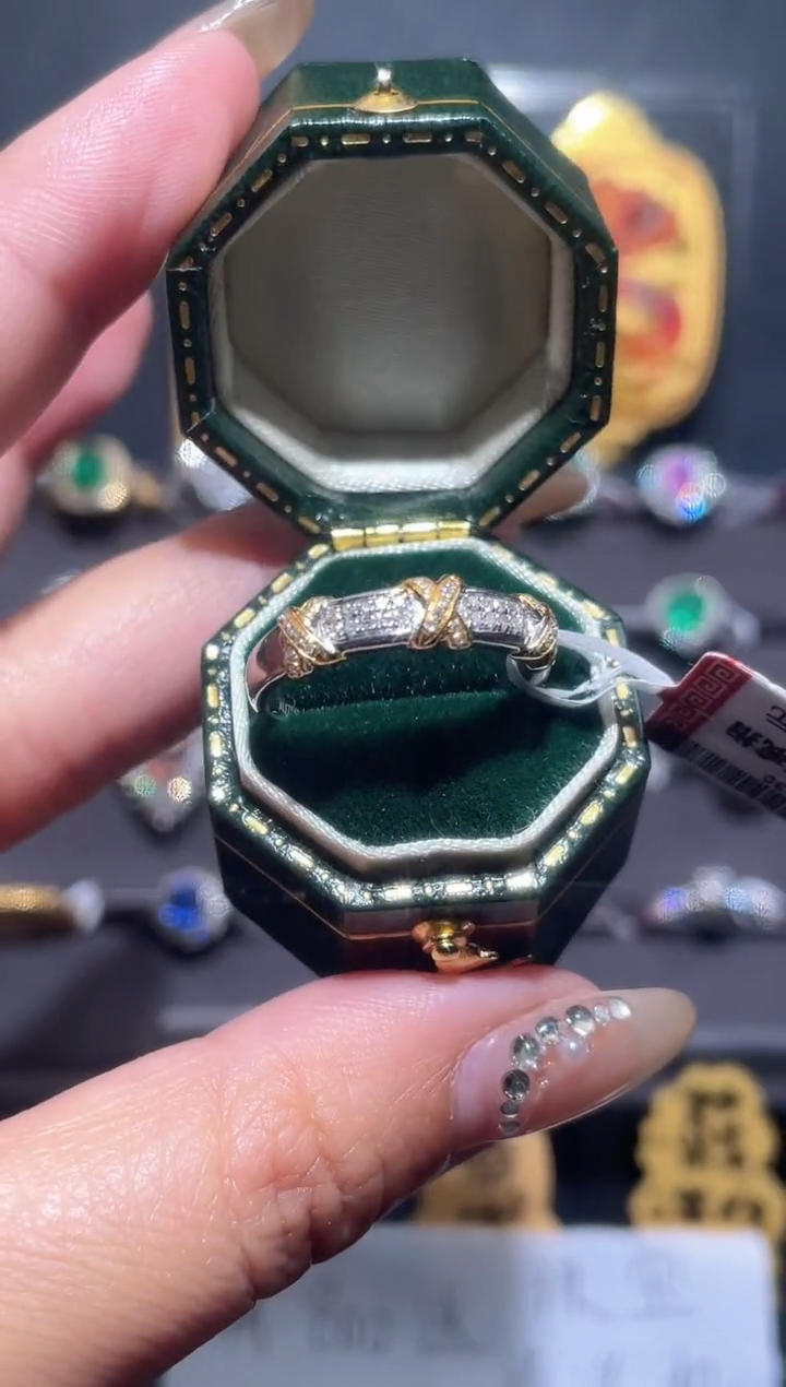 【闪购商品】钻石戒指/指环18K金镶嵌钻石戒指