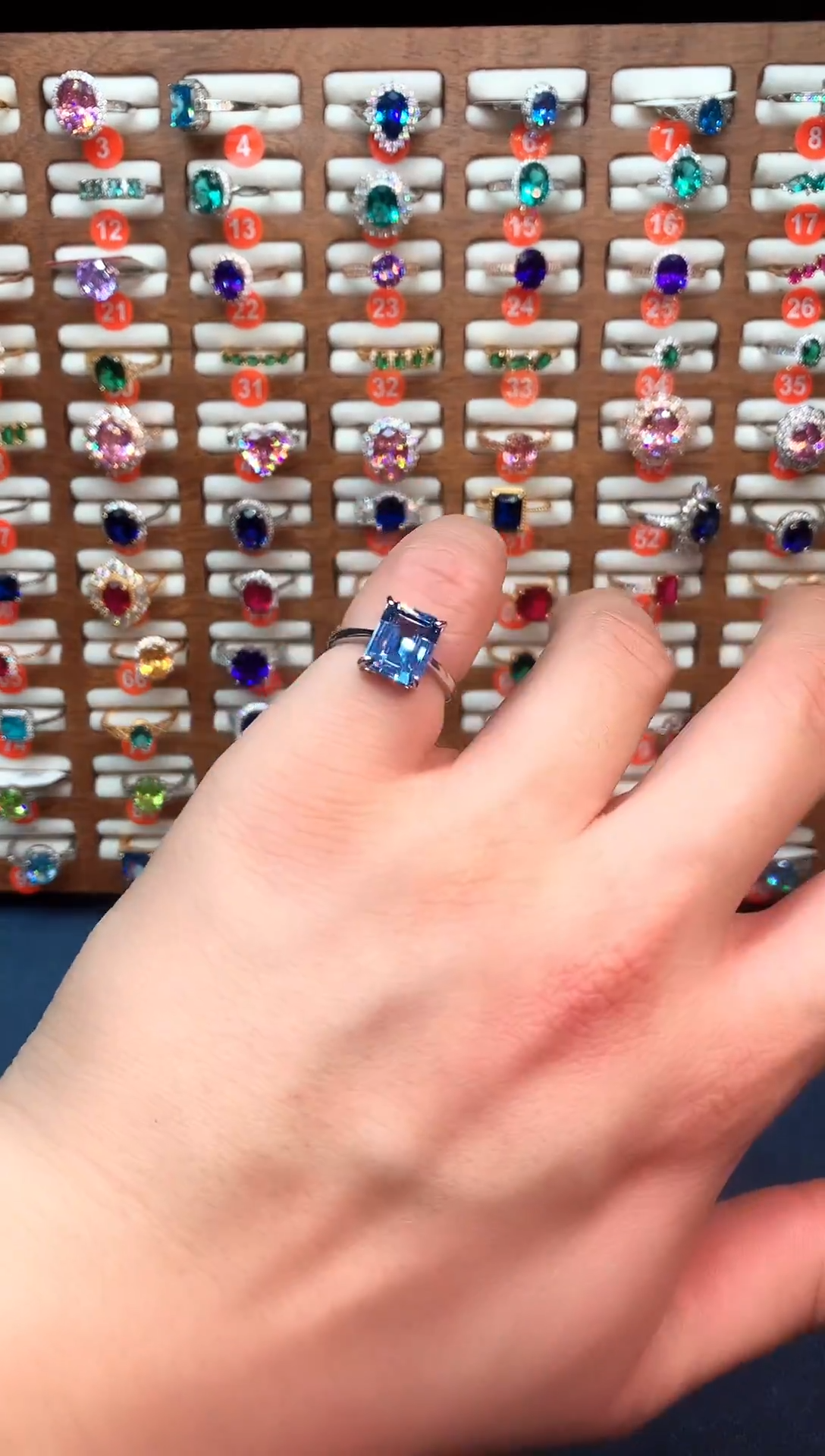 银S925镶嵌戒指海蓝宝石......