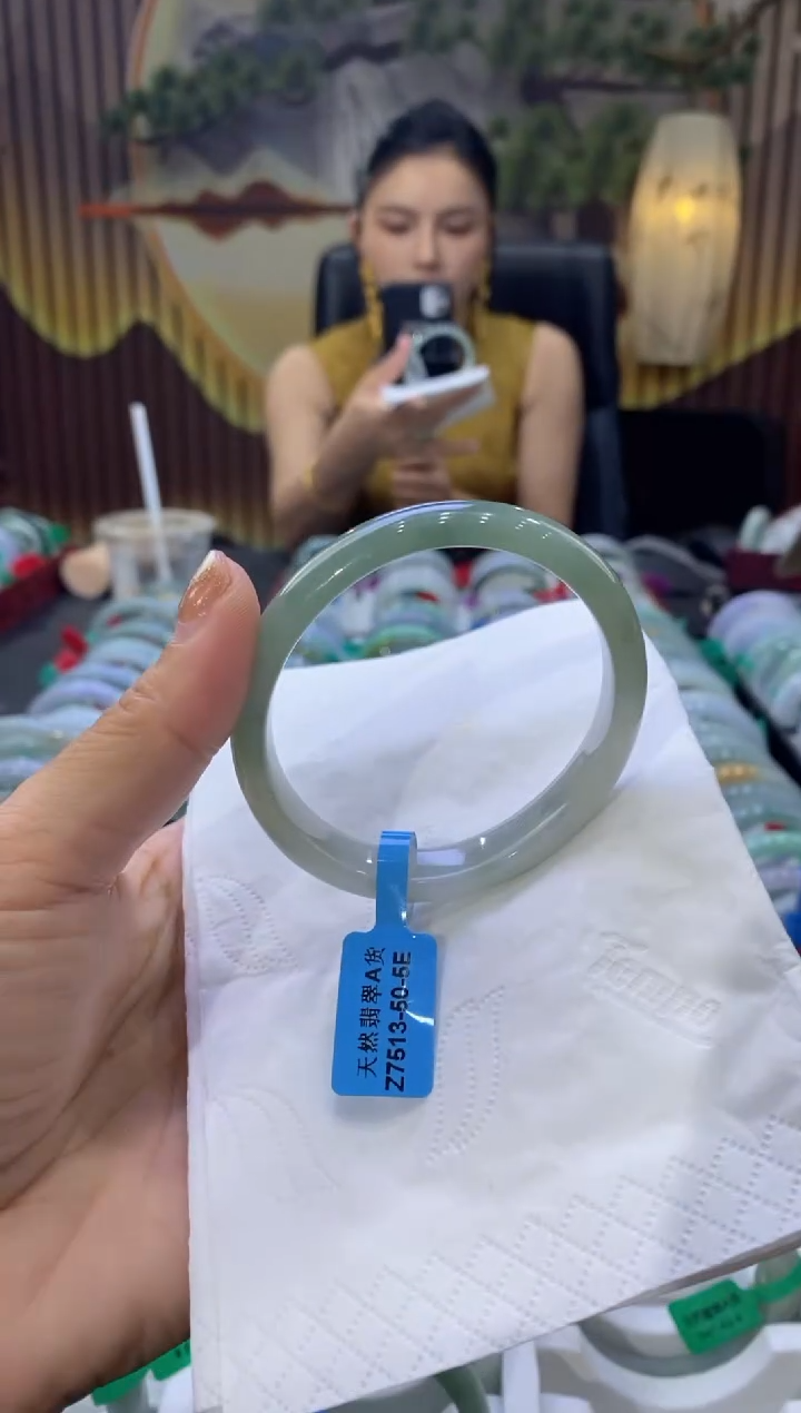 翡翠手镯未镶嵌多人05694