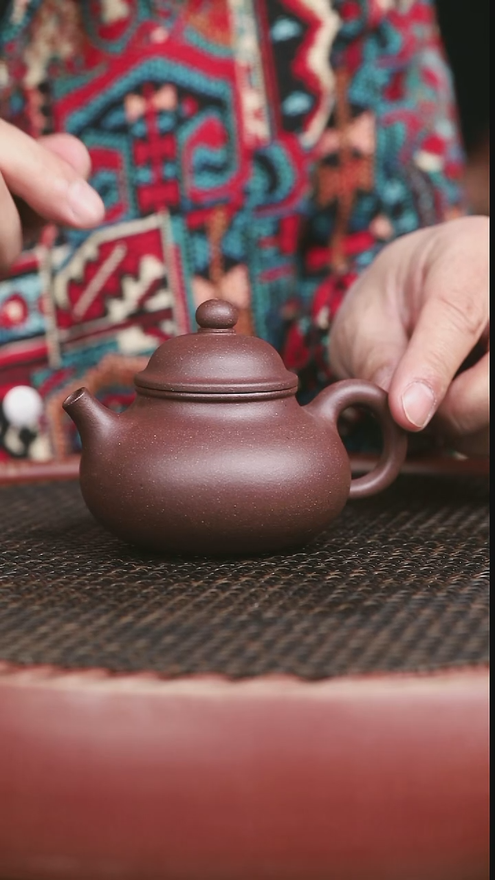 茶壶紫砂高砂老紫泥纳底容天150CC