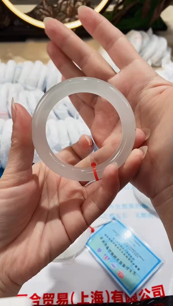 【闪购商品】石英质玉手镯未镶嵌129-52