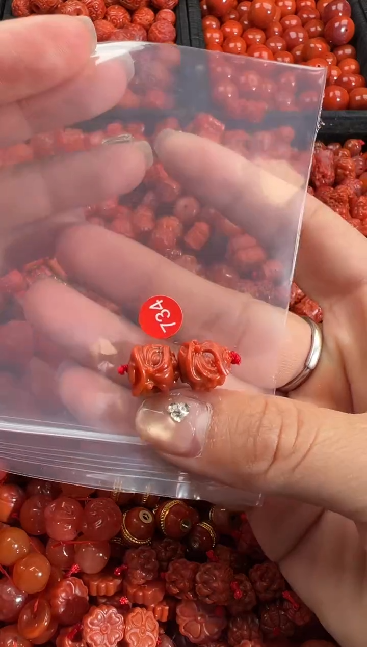 南红玛瑙未镶嵌颈饰1