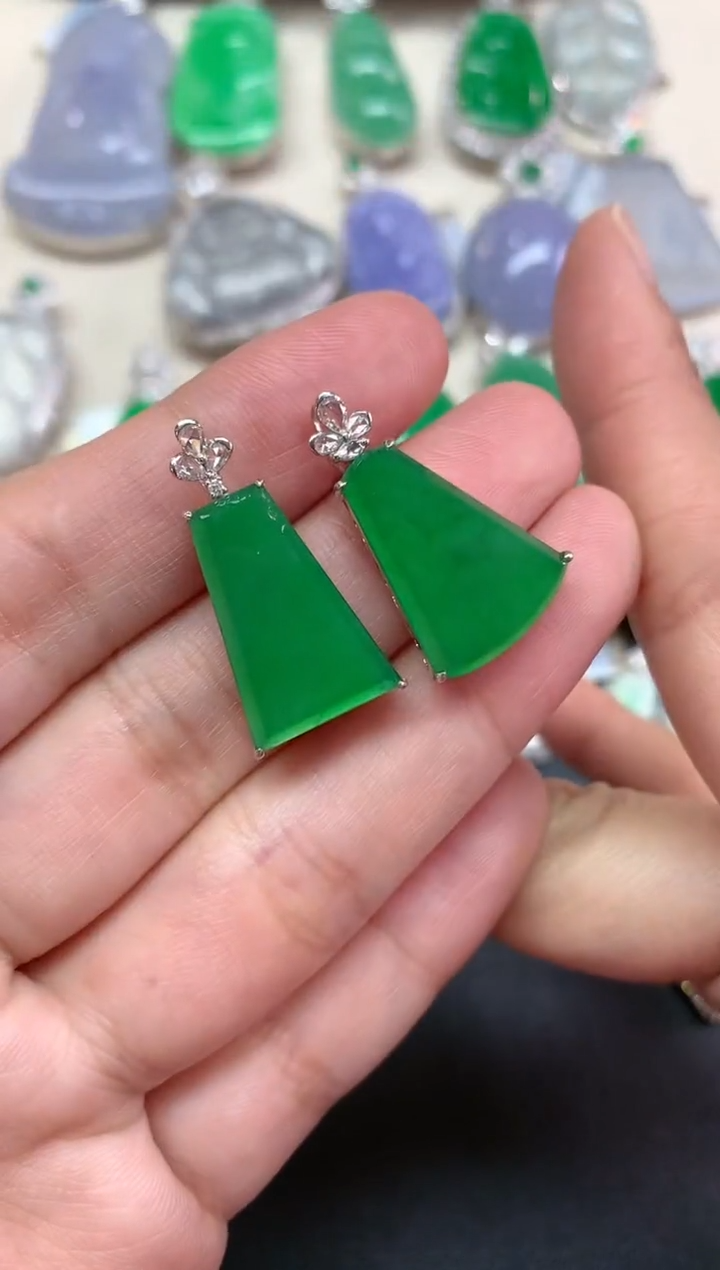 【闪购商品】翡翠吊坠(不含链)18K金镶嵌W66|6980|多样性发其一