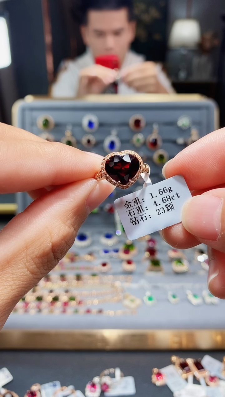 【闪购商品】石榴石戒指18K金镶嵌4.68..