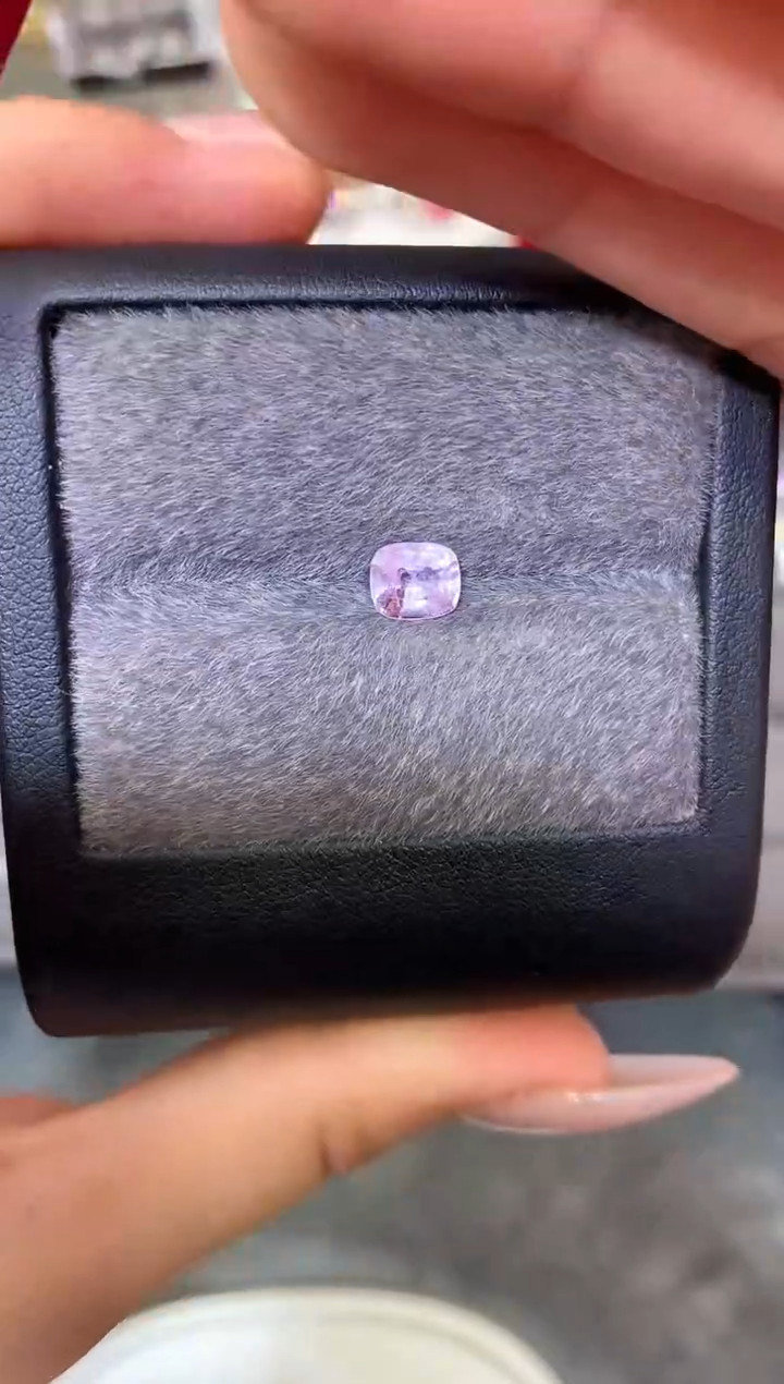 未镶嵌裸石定制尖晶石枕型 银粉色调 1.16ct