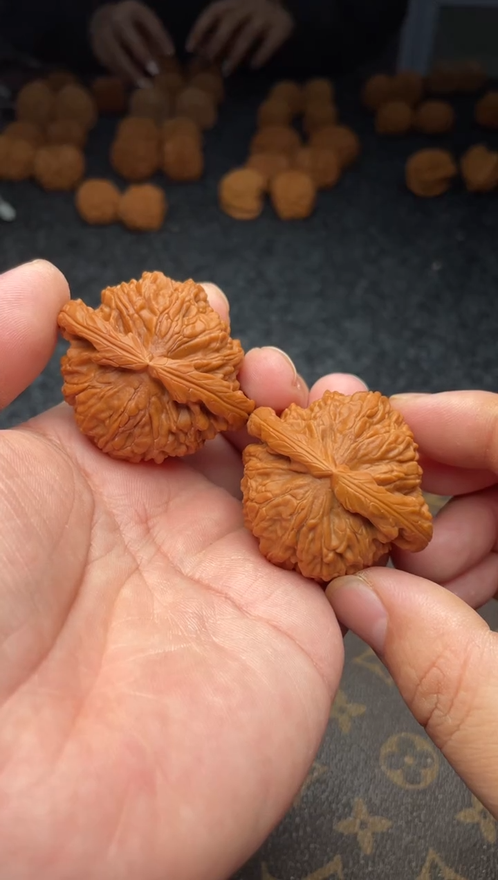 把件文玩核桃 B  88号   47尺白狮子