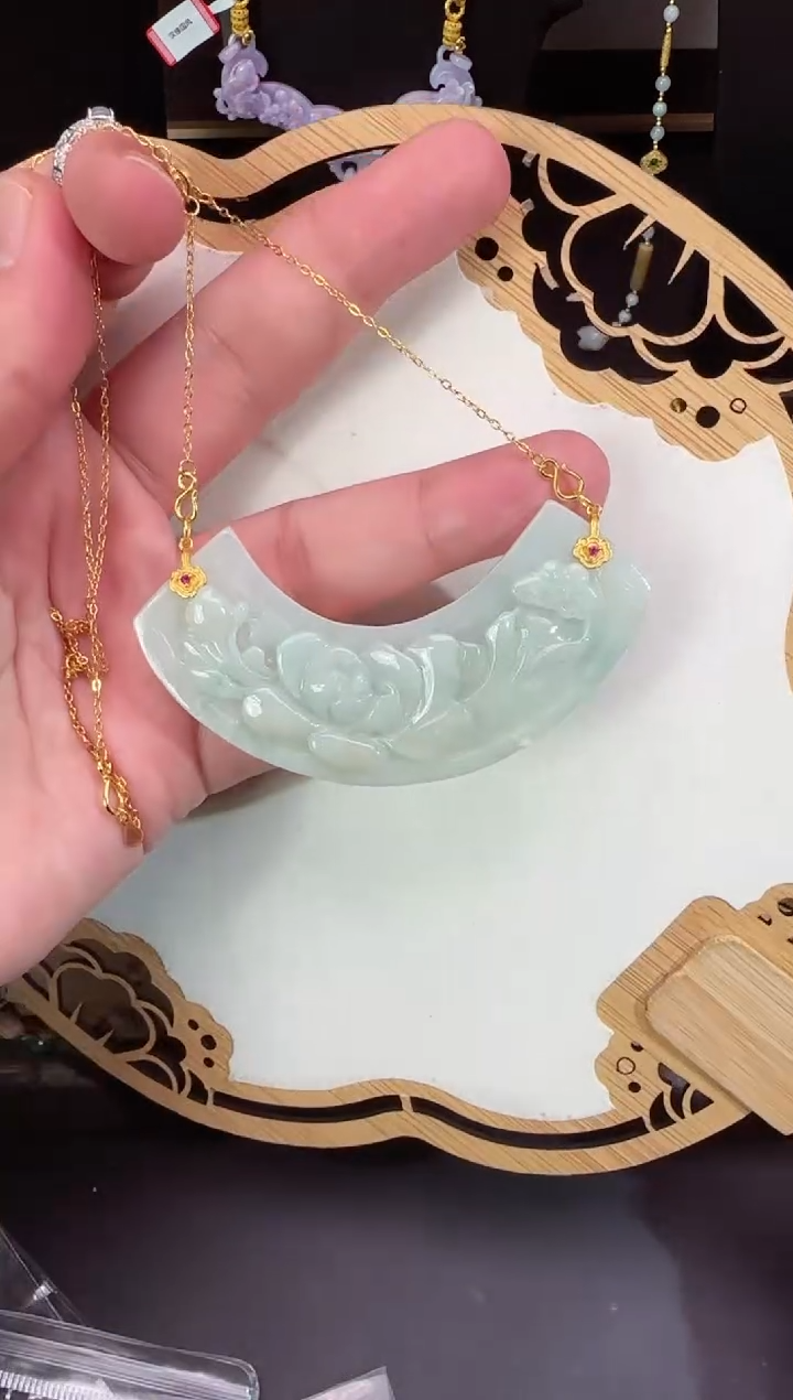 【闪购商品】翡翠颈饰未镶嵌牌子