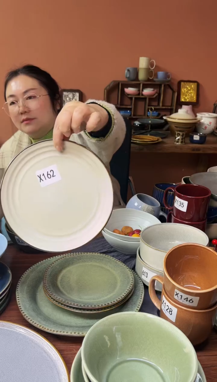 【闪购商品】碗X162 陶瓷亚光异形盘一个