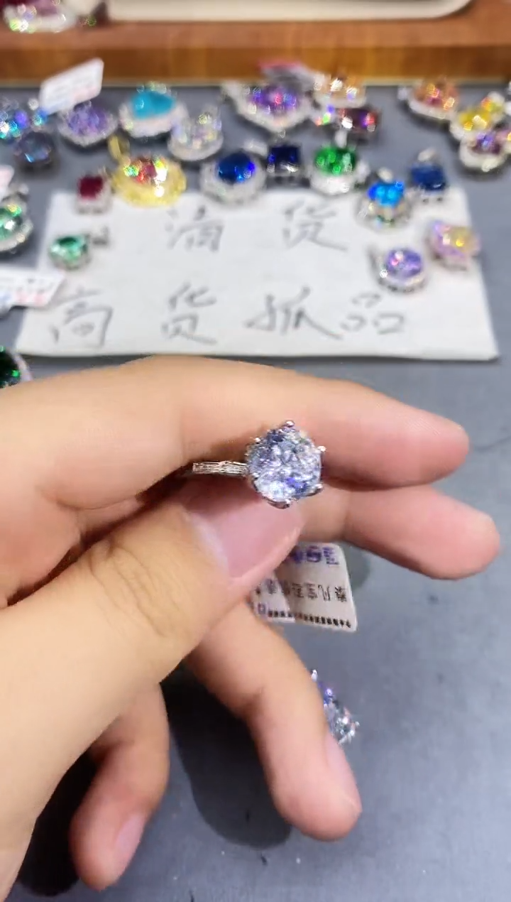 未镶嵌实验室培育钻石耳饰1