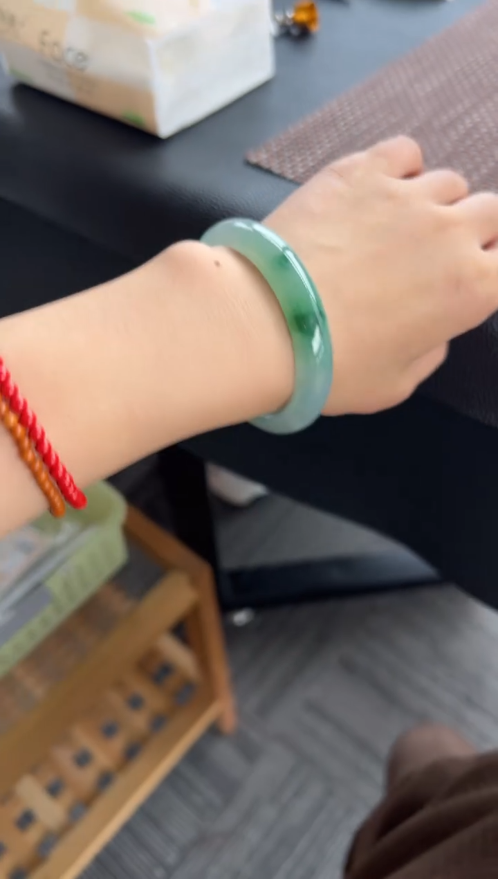 【闪购商品】翡翠手镯未镶嵌56号54.2*49.3*11.8*72