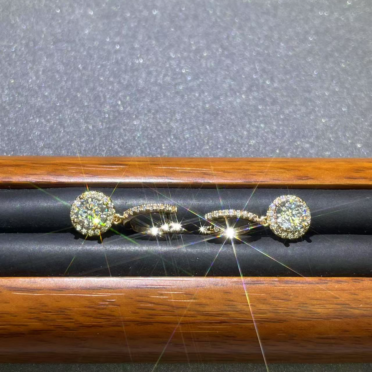  s6788玫色镂空满镶耳扣多样发