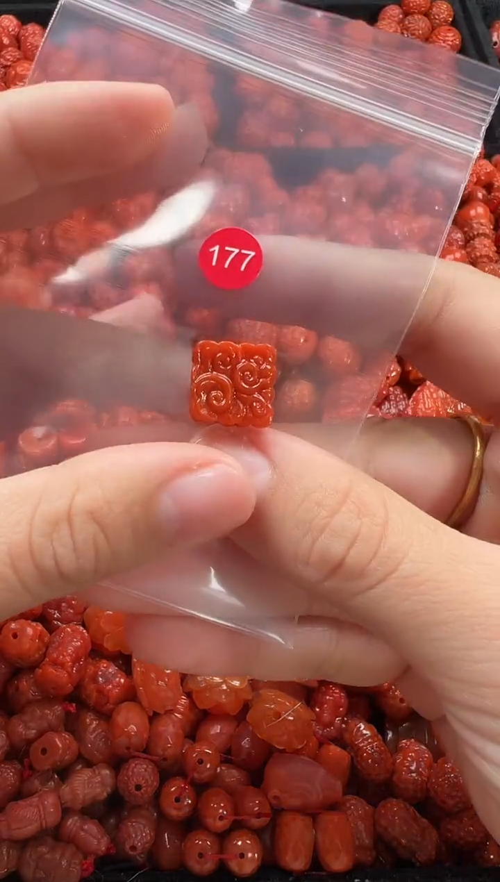 颈饰未镶嵌南红玛瑙1