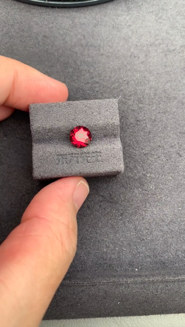 未镶嵌珠宝半成品石榴石1.9ct镁铝榴石  BH  定制
