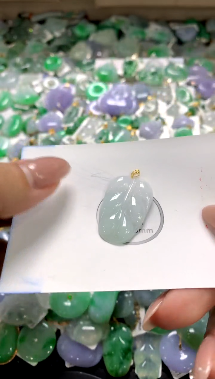 颈饰18K金镶嵌翡翠1111111111111111