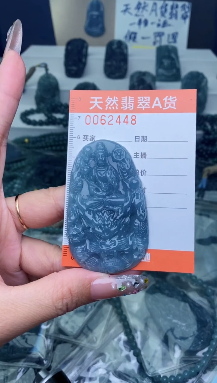 翡翠未镶嵌颈饰············