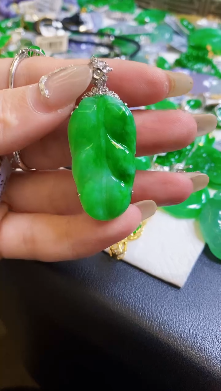 【闪购商品】定制翡翠未镶嵌吊坠