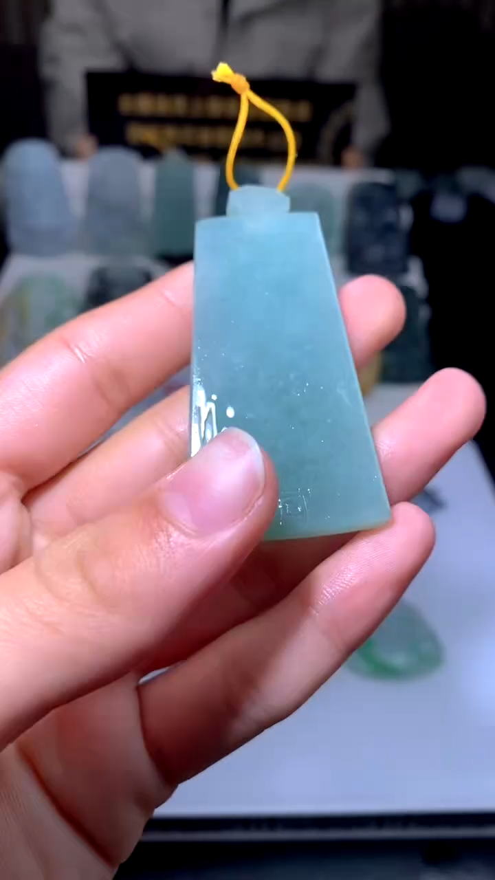 【闪购商品】定制翡翠未镶嵌吊坠