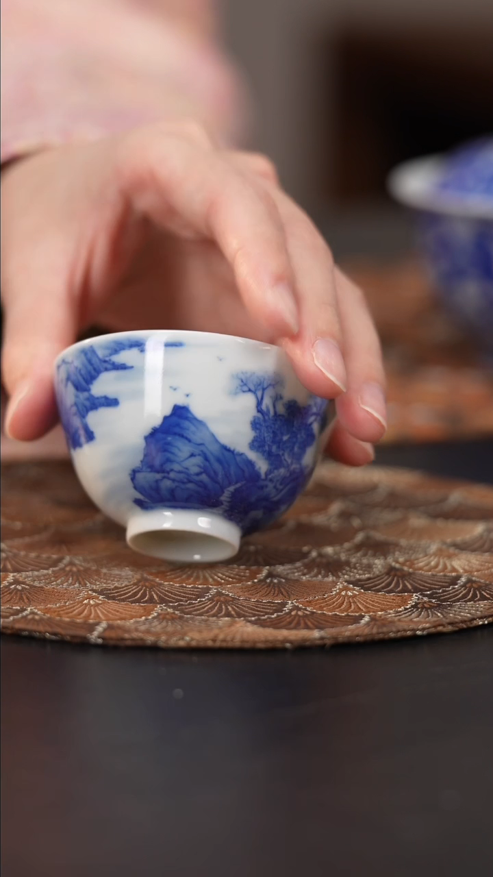 【闪购商品】杯看山柴窑青花山水