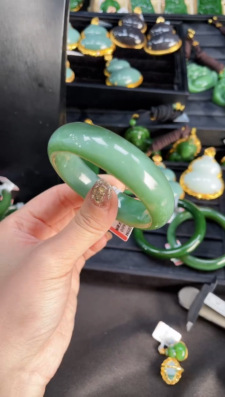 【闪购商品】和田玉手镯未镶嵌54多样性发一Z